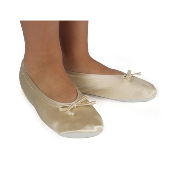 Tender Tootsies Classic Ballerina Slippers Suede Sole Satin White Size 8 / 9 - Picture 6 of 6